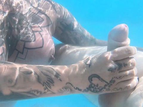 Free Kilo Clips presents: Underwater bj pool fun with the creampies
