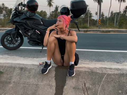Free Kilo Clips presents: Motorbike girlfriend peeing on the roadside