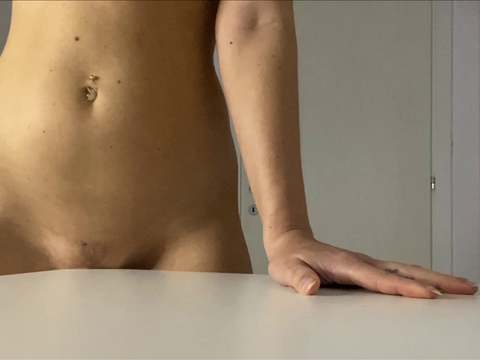 Free Kilo Clips presents: Humping table corner till she have orgasm