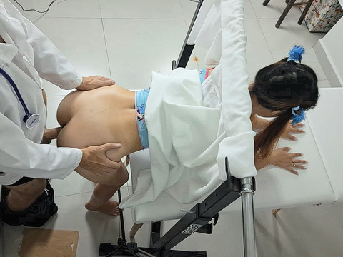 Free Kilo Clips presents: Gynecologist loses cell phone that contained videos of his patients!