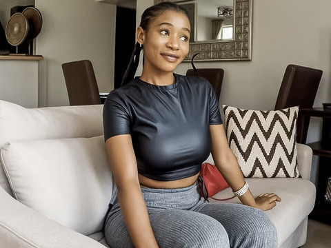 Free Kilo Clips presents: Amateur ebony model tricked to suck white cock at couch casting call
