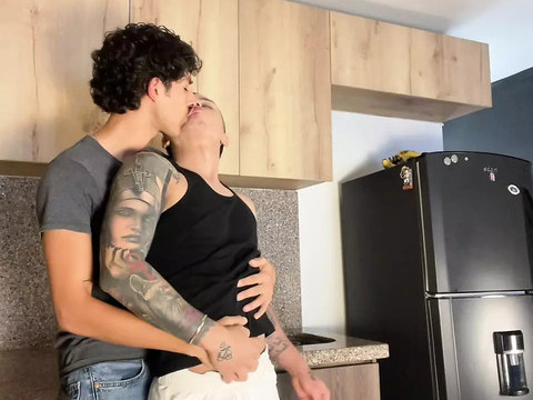 Free Kilo Clips presents: Colombian boy shows how to take a huge cock - enriquemudu & milky_santy