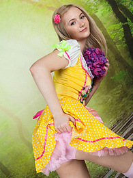 FreeKiloClips presents: This perfect cutie has taken all her clothes off to embrace her perfectly shaped body in a truly engaging way.