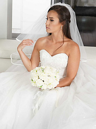 Free Kilo Clips presents: Bootylicious bride Kelsi Monroe screws a handsome officiant on her wedding day